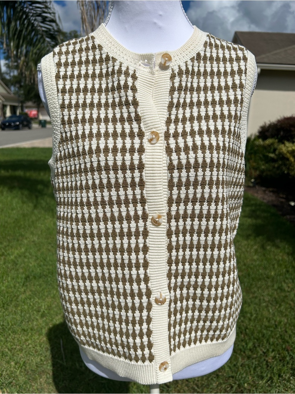 NWT🌷Varley Aura Knit Egret/Golden Olive Sleeveless Button-Down Sweater Top